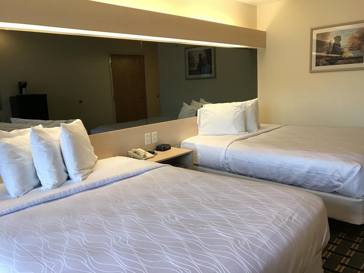 Mariner's Village Resort Carlyle Esterno foto