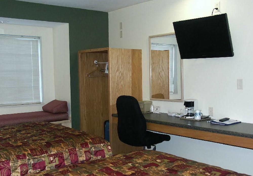 Mariner's Village Resort Carlyle Esterno foto