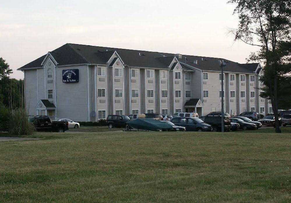 Mariner's Village Resort Carlyle Esterno foto