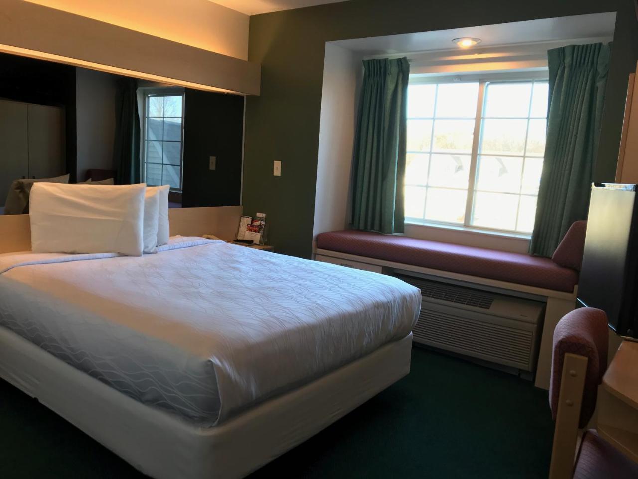 Mariner's Village Resort Carlyle Esterno foto
